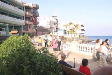 Un pasacalles anima a Melenara a vivir sus fiestas (Foto Briand Rodríguez)